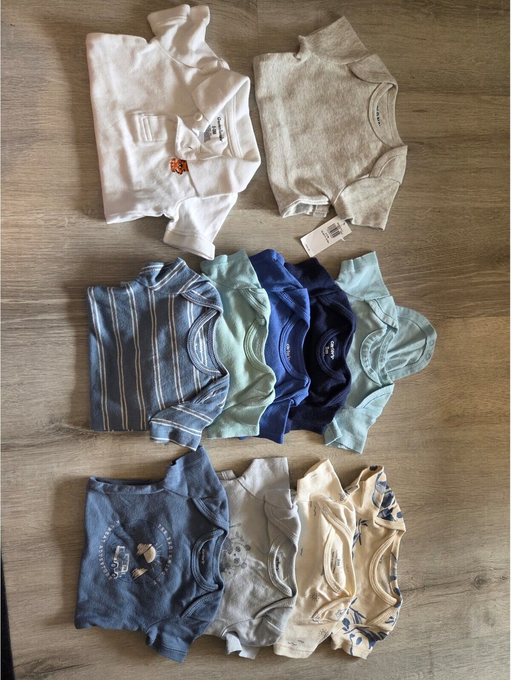 Lot of 11 short sleeve bodysuits 0-3 months